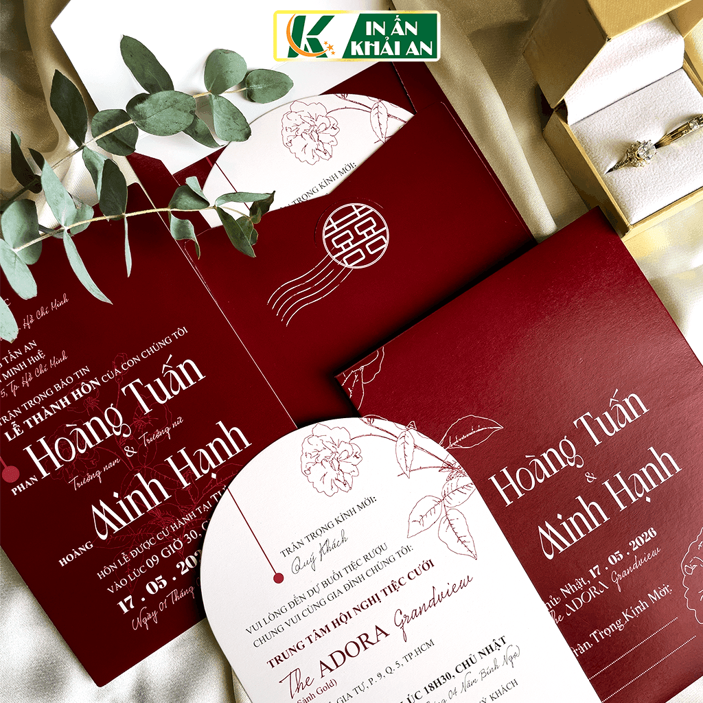 Thiệp cưới mẫu KA-401 tông đỏ đô mã NK01 trên nền giấy kem NK210gsm